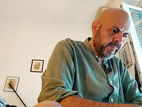 Snapshot of merenda2105 chatting on May 9, 3:50 pm merenda2105 online show from May 9, 3:50 pm
