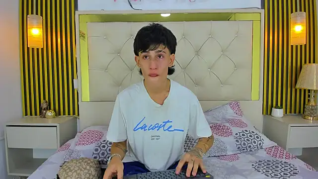 Just18Jake  online show from May 4, 12:17 am