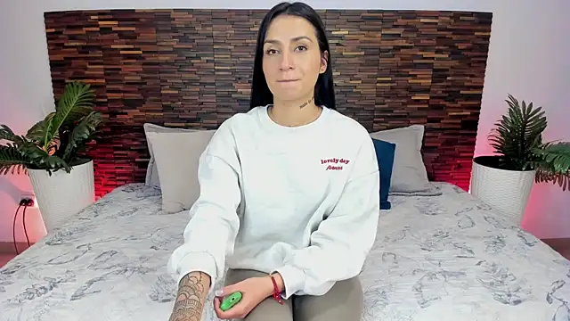 Snapshot of valkiriia__ chatting on July 6, 5:26 am valkiriia online show from July 6, 5:26 am