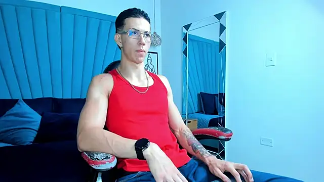 Snapshot of OliverThompsonJS chatting on June 16, 4:26 am OliverThompsonJS online show from June 16, 4:26 am
