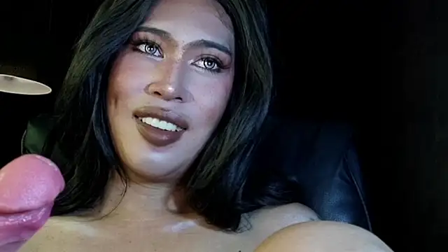 Snapshot of prettybushy chatting on May 31, 2:53 am prettybushy online show from May 31, 2:53 am