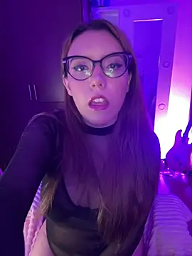 Snapshot of AliceMtz chatting on June 11, 3:04 am AliceMtz online show from June 11, 3:04 am