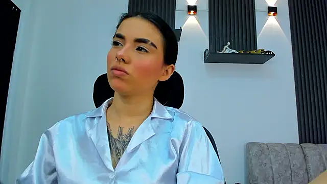 Snapshot of isabella_hv chatting on July 13, 8:33 pm isabella hv online show from July 13, 8:33 pm