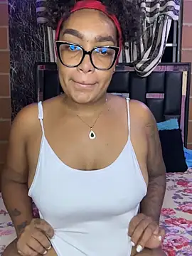 Snapshot of _Piel_Canela chatting on May 2, 1:21 am Piel Canela online show from May 2, 1:21 am