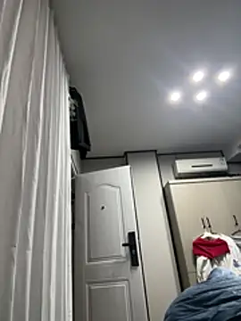 xiaowu2006 online show from April 24, 12:51 pm