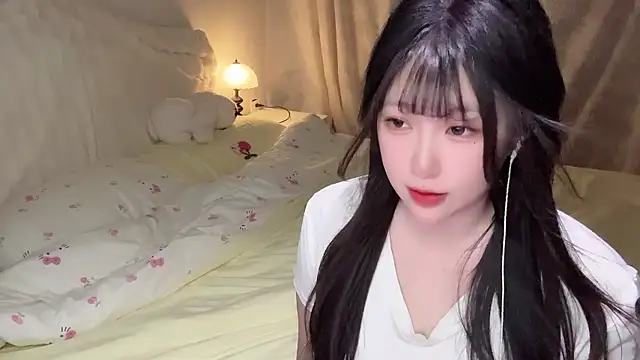 Snapshot of SweetButWildbaby chatting on May 1, 4:33 pm SweetButWildbaby online show from May 1, 4:33 pm