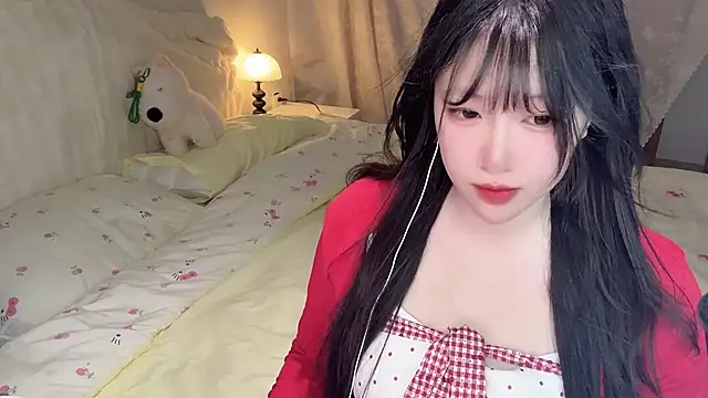 Snapshot of SweetButWildbaby chatting on May 10, 3:39 pm SweetButWildbaby online show from May 10, 3:39 pm