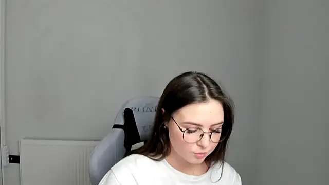 Regina cute  online show from May 8, 11:15 am