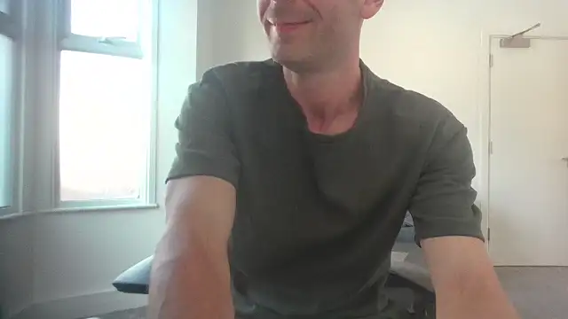 Snapshot of frenchbdmaninlondon chatting on July 6, 12:57 pm frenchbdmaninlondon online show from July 6, 12:57 pm