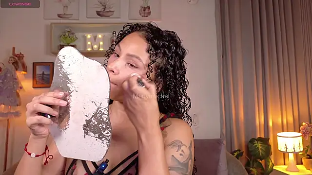 Snapshot of Marivimichel_s chatting on April 23, 10:03 am Marivimichel s online show from April 23, 10:03 am