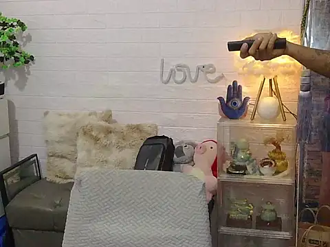 marlonmoreno01 online show from April 18, 4:22 pm