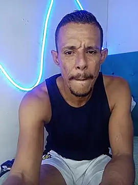 Snapshot of El_junior21 chatting on May 18, 11:21 pm El junior21 online show from May 18, 11:21 pm