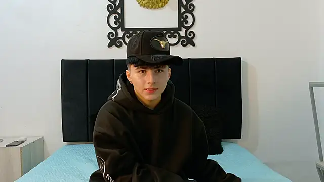 Snapshot of LunayDream chatting on June 15, 11:45 am LunayDream online show from June 15, 11:45 am