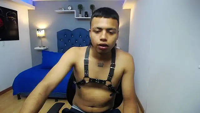 jacke stonne  online show from April 22, 1:01 pm