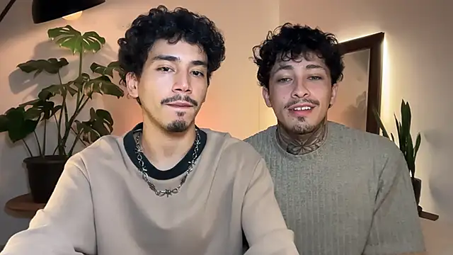 Snapshot of Noah_and_Steven chatting on June 1, 2:57 am Noah and Steven online show from June 1, 2:57 am