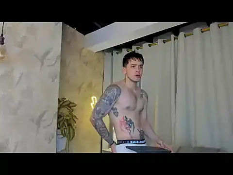 RONNY COLTON online show from May 7, 11:43 pm