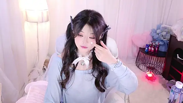 Snapshot of ChuYI-007 chatting on May 2, 8:52 am ChuYI-007 online show from May 2, 8:52 am