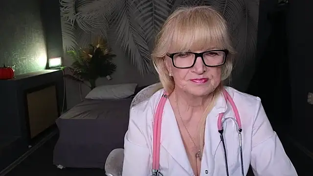 Snapshot of Dr_Mireille chatting on May 8, 7:25 am Dr Mireille online show from May 8, 7:25 am