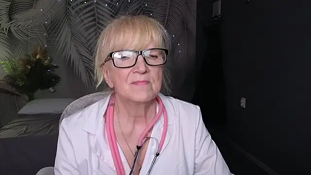 Snapshot of Dr_Mireille chatting on May 16, 10:36 am Dr Mireille online show from May 16, 10:36 am