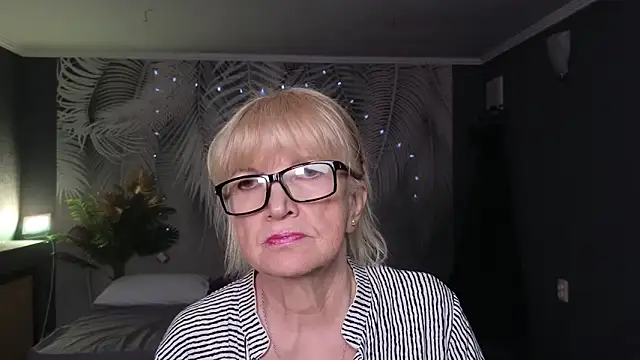 Snapshot of Dr_Mireille chatting on May 19, 7:37 am Dr Mireille online show from May 19, 7:37 am