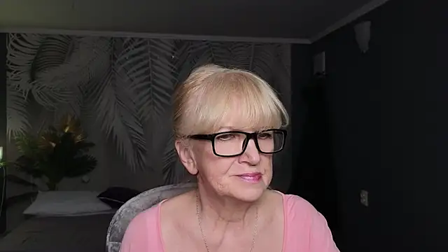 Snapshot of Dr_Mireille chatting on June 3, 7:22 am Dr Mireille online show from June 3, 7:22 am