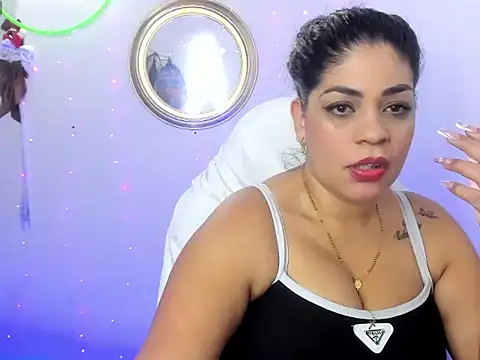 Snapshot of Mavlatin22 chatting on June 25, 2:33 am Mavlatin22 online show from June 25, 2:33 am
