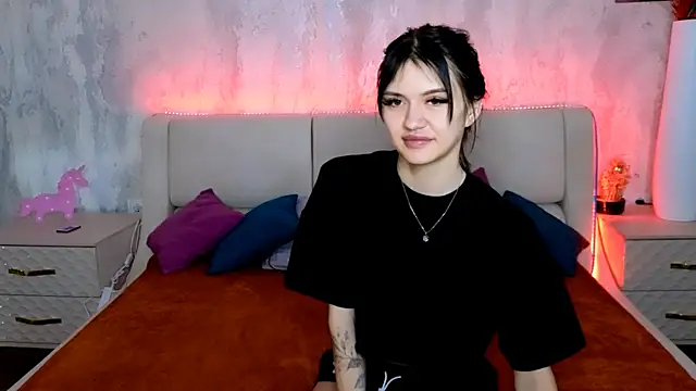 Holly Beck online show from June 8, 2:01 am