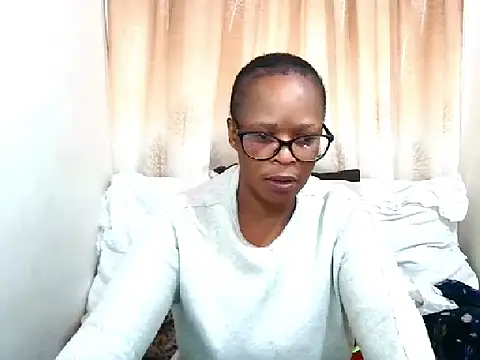 Snapshot of Ebony_Bloom69 chatting on May 7, 5:02 am Ebony Bloom69 online show from May 7, 5:02 am