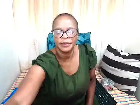 Snapshot of Ebony_Bloom69 chatting on May 24, 5:01 am Ebony Bloom69 online show from May 24, 5:01 am