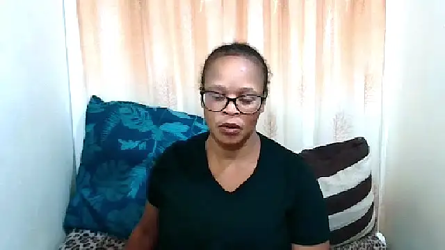Snapshot of Ebony_Bloom69 chatting on June 2, 5:09 am Ebony Bloom69 online show from June 2, 5:09 am