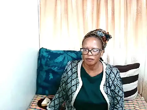 Snapshot of Ebony_Bloom69 chatting on June 17, 4:37 am Ebony Bloom69 online show from June 17, 4:37 am