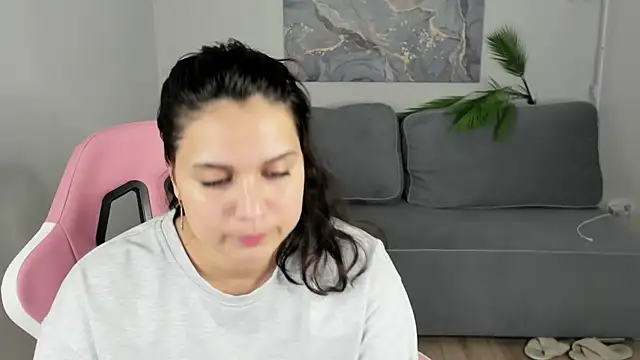 Snapshot of Vivien_Ross chatting on May 18, 4:13 pm Vivien Ross online show from May 18, 4:13 pm