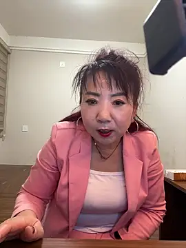 lucy-698 online show from May 2, 12:32 pm