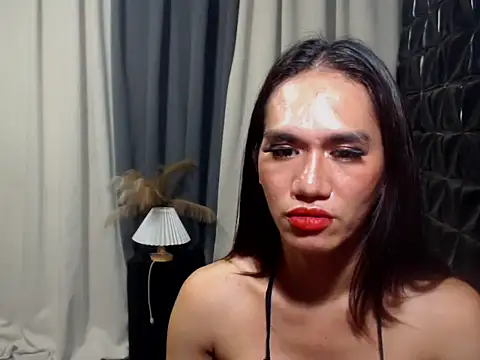 Snapshot of Queen_Haliyah chatting on May 16, 1:02 am Queen Haliyah online show from May 16, 1:02 am