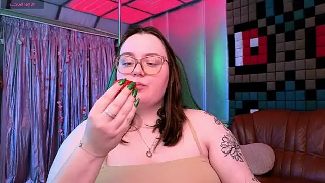 Snapshot of CatherineClaire chatting on May 19, 4:35 pm CatherineClaire online show from May 19, 4:35 pm