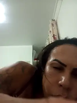 Snapshot of bonequinhalu chatting on April 21, 2:51 am bonequinhalu online show from April 21, 2:51 am