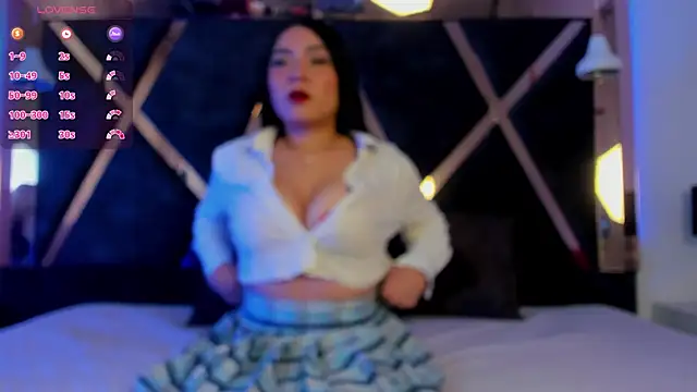 Lunaxh1 online show from April 21, 2:01 pm