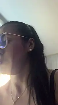 Snapshot of Laia_Hills chatting on May 20, 2:12 pm Laia Hills online show from May 20, 2:12 pm