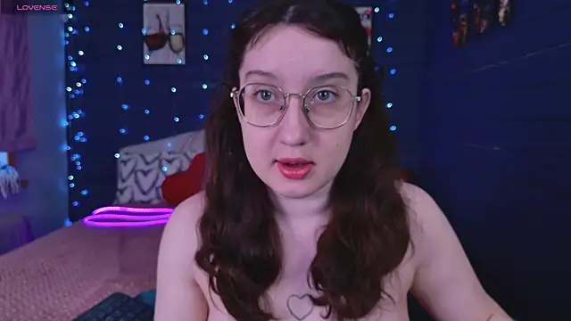 Snapshot of minionkaa chatting on May 3, 3:56 am minionkaa online show from May 3, 3:56 am