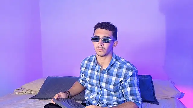 Snapshot of caius_bigcock1 chatting on July 23, 12:35 am caius bigcock1 online show from July 23, 12:35 am