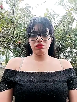 Snapshot of Dayii_sweet chatting on May 18, 4:57 pm Dayii sweet online show from May 18, 4:57 pm