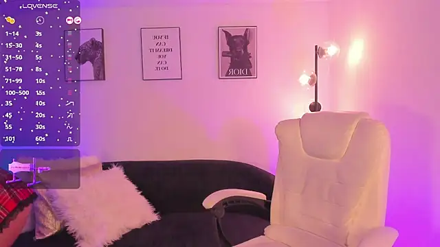 LizzyPonce  online show from April 24, 6:38 am