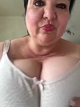 Snapshot of curvymilfmicha chatting on April 21, 11:38 am curvymilfmicha online show from April 21, 11:38 am