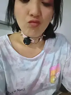 Snapshot of Thanilopera chatting on July 9, 3:43 am Thanilopera online show from July 9, 3:43 am