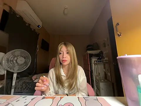 Snapshot of sweet_glam chatting on May 19, 2:01 pm sweet glam online show from May 19, 2:01 pm