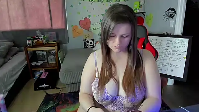 Snapshot of DelilaFields2 chatting on May 3, 7:42 pm DelilaFields2 online show from May 3, 7:42 pm
