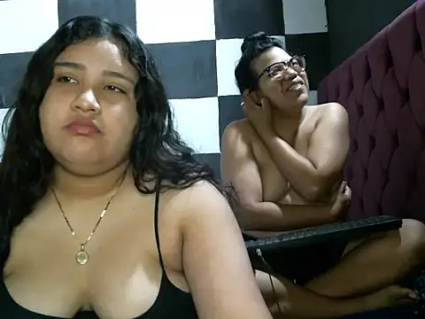 Snapshot of Valery-Khloe chatting on July 22, 4:04 am Valery-Khloe online show from July 22, 4:04 am