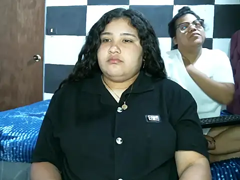Snapshot of Valery-Khloe chatting on July 25, 1:58 am Valery-Khloe online show from July 25, 1:58 am