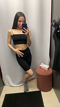 Snapshot of ElaraTiara chatting on May 6, 4:23 pm ElaraTiara online show from May 6, 4:23 pm