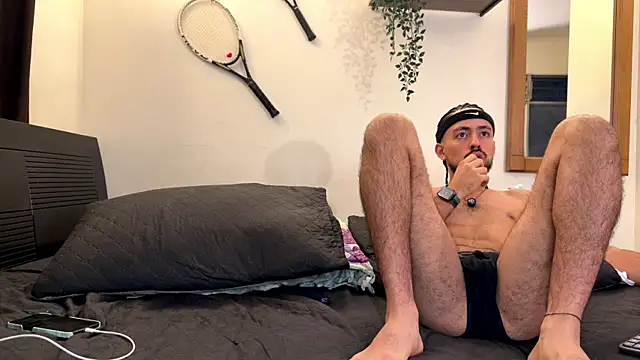 Snapshot of Aaron_wheel chatting on May 17, 11:23 pm Aaron wheel online show from May 17, 11:23 pm